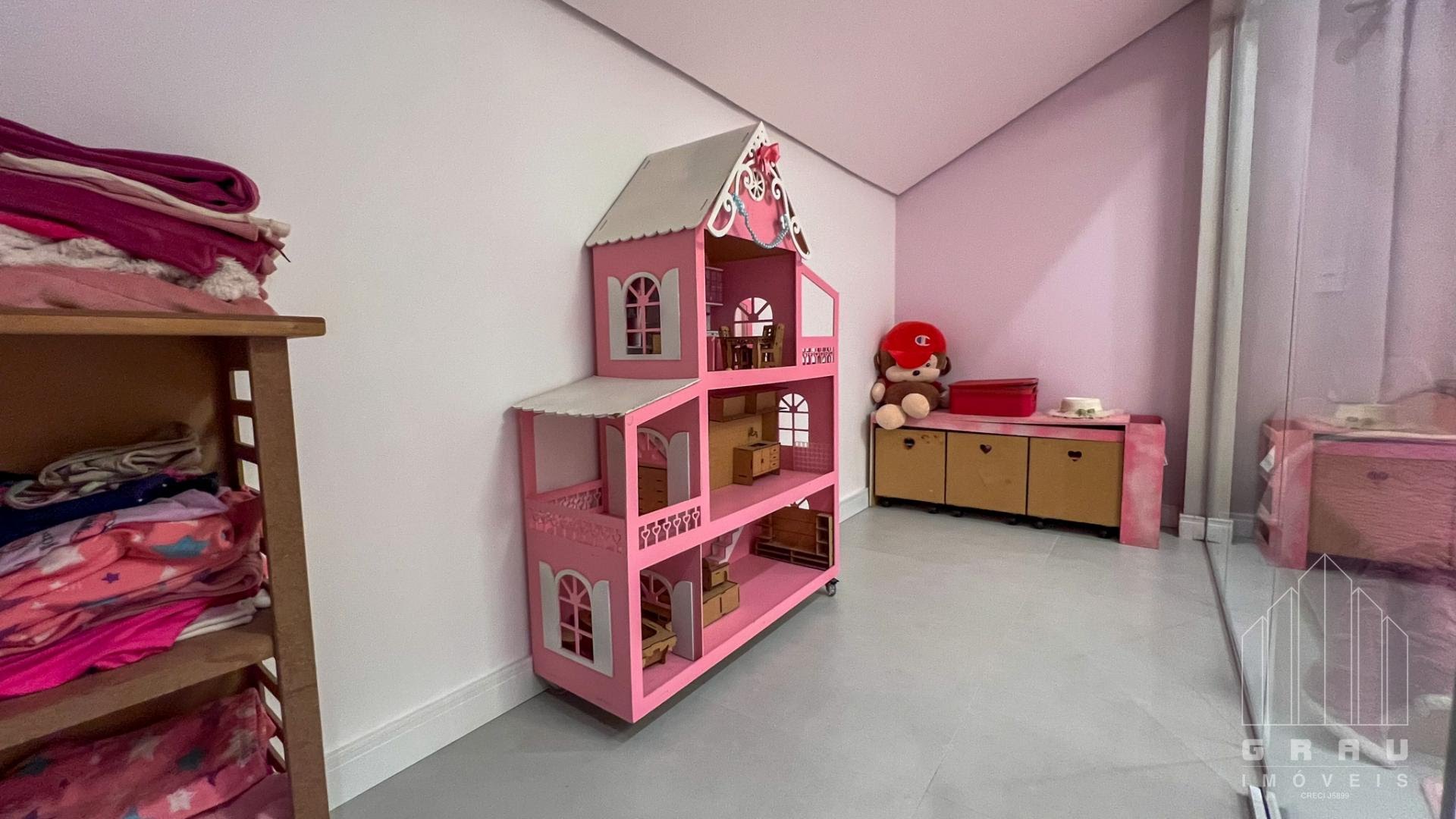 Sobrado com piscina no Jardim Iara  -  Foz do Iguaçu