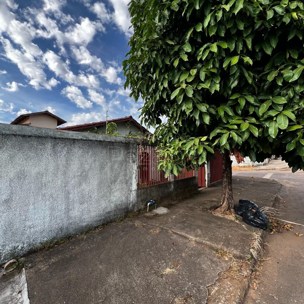 Casa à venda com 3 quartos, 1 banheiro, 2 vagas e 154m² no Parque Alvorada, Itapuranga — foto principal