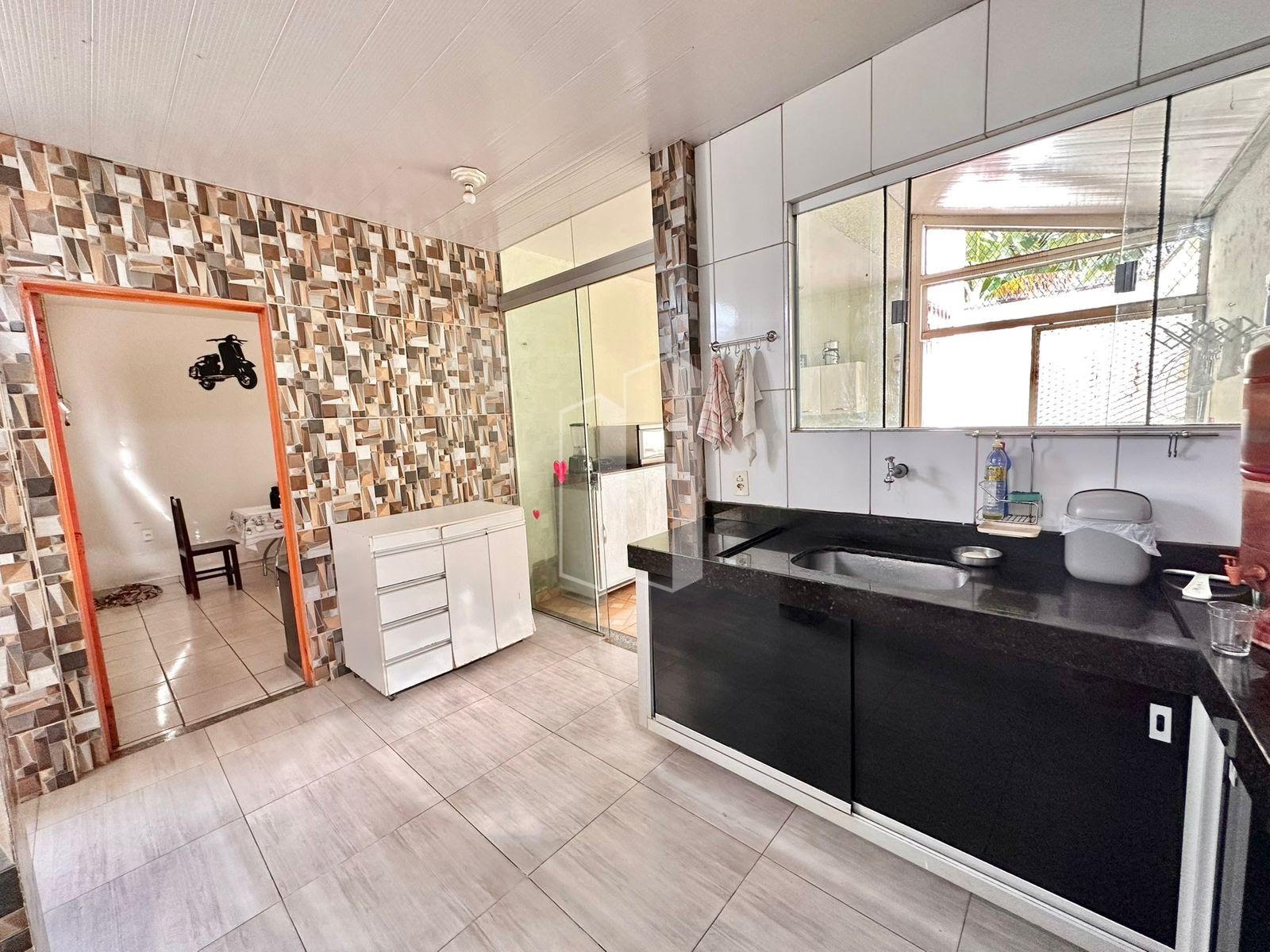 Casa à venda com 3 quartos, 2 suítes, 6 vagas e 273m² no Residencial Guarema, Goiânia (GO) — foto 8 de 23
