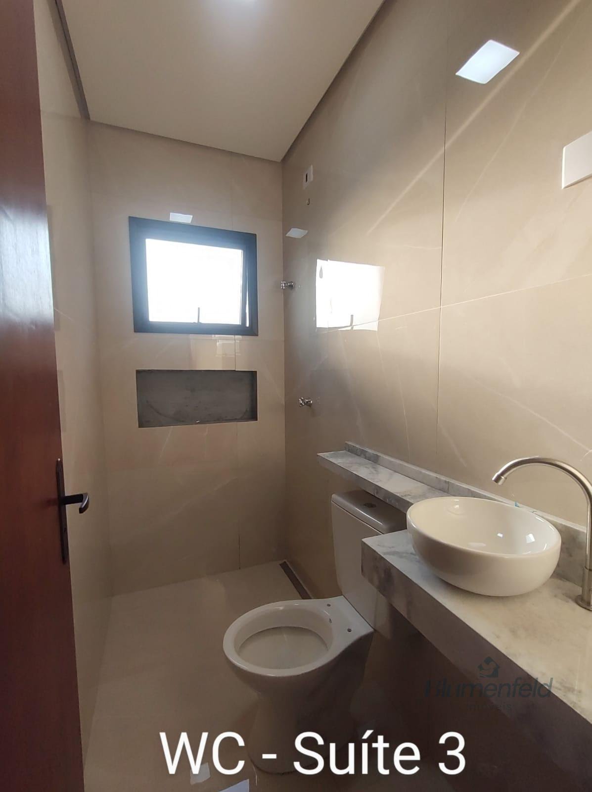 Casa à venda com 3 quartos, 3 suítes, 4 vagas e 136m² no Jardim Planalto, Arujá (SP) — foto 19 de 27