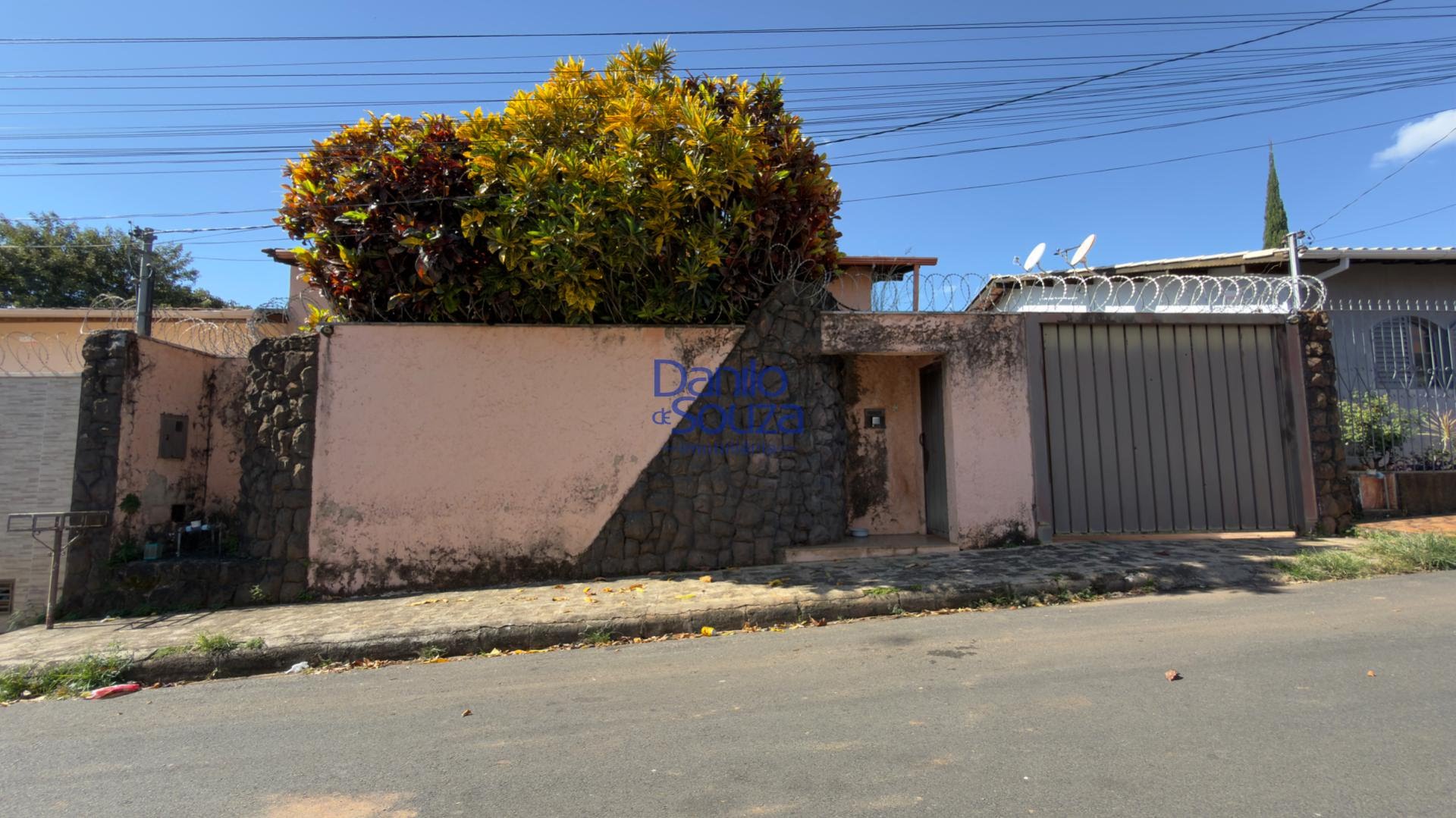 Casa à venda com 3 quartos, 2 banheiros, 2 vagas e 312m² no Jardim Residencial Bela Vista, Araxá — foto principal