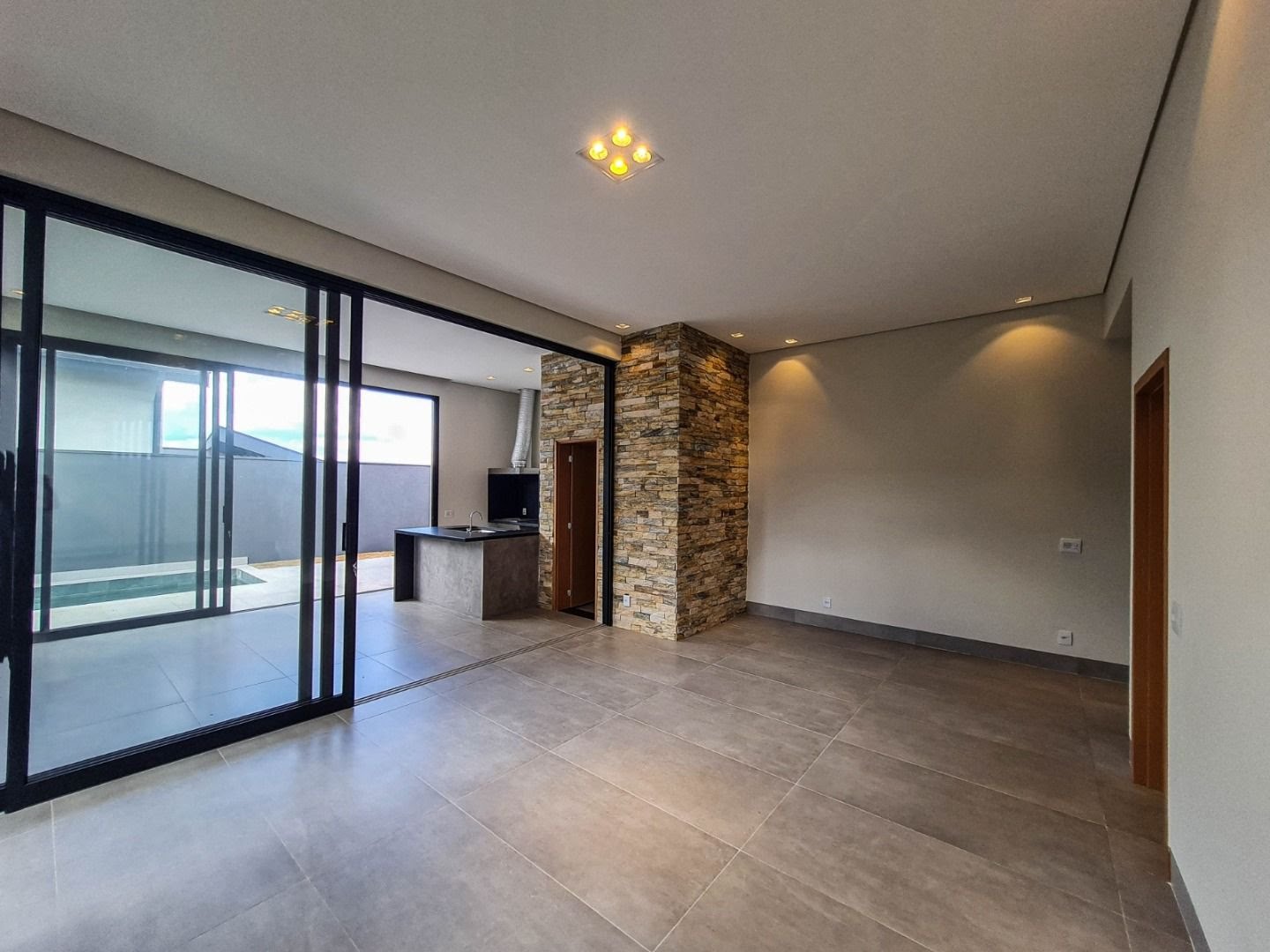 Casa à venda com 3 quartos, 3 suítes, 4 vagas e 204m² no Residencial Alto do Castelo, Ribeirão Preto (SP) — foto 7 de 20