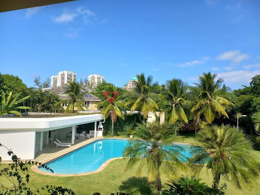 Mansão à venda na Barra da Tijuca: 2.300m², 5 quartos