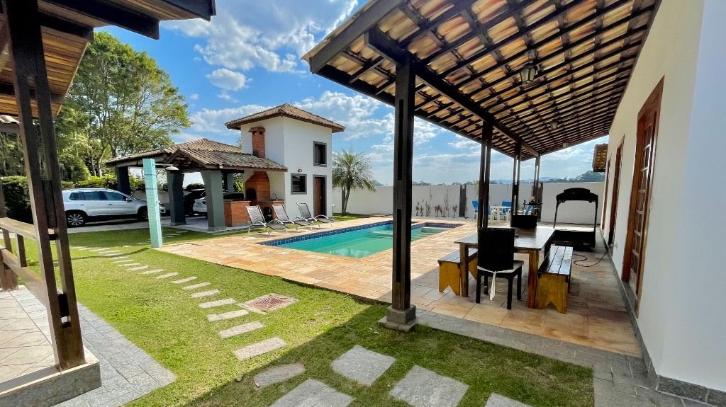 Casa para alugar com 5 quartos, 7 banheiros e 374m² no Arujá Hills Premium, Arujá — foto principal