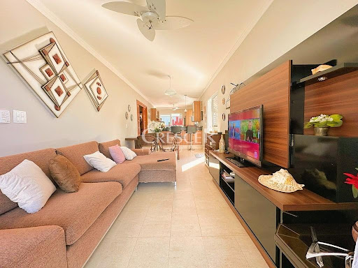 Casa com 03 quartos e piscina