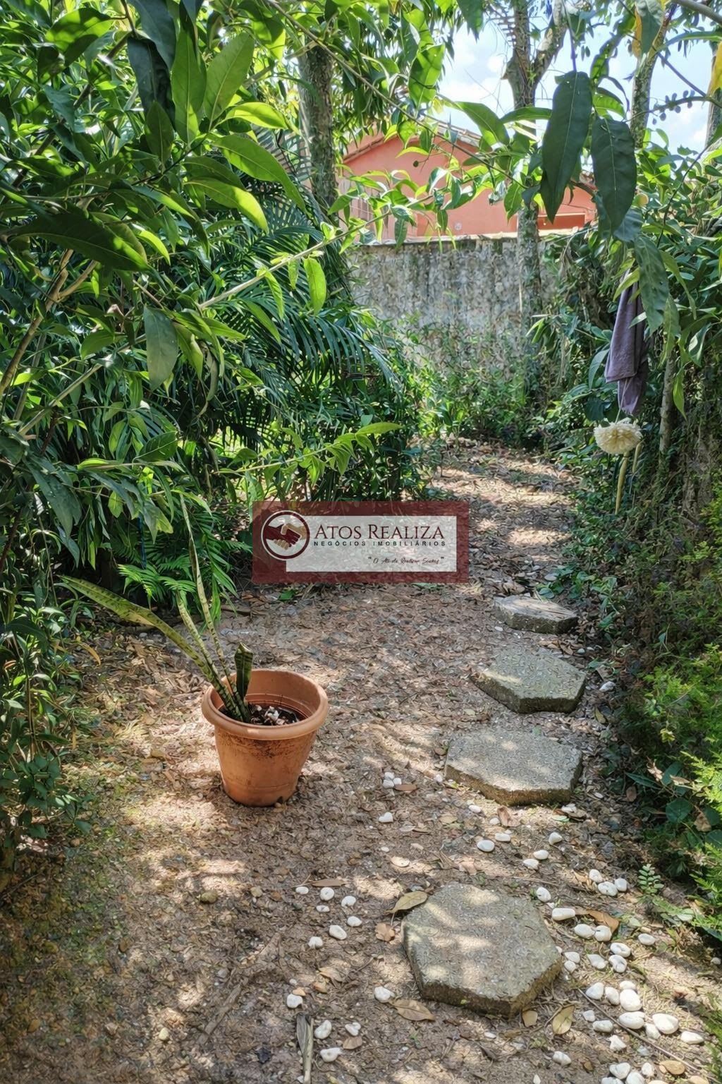 Sobrado em Mongaguá: 3 Dormitórios, 160m² à Venda