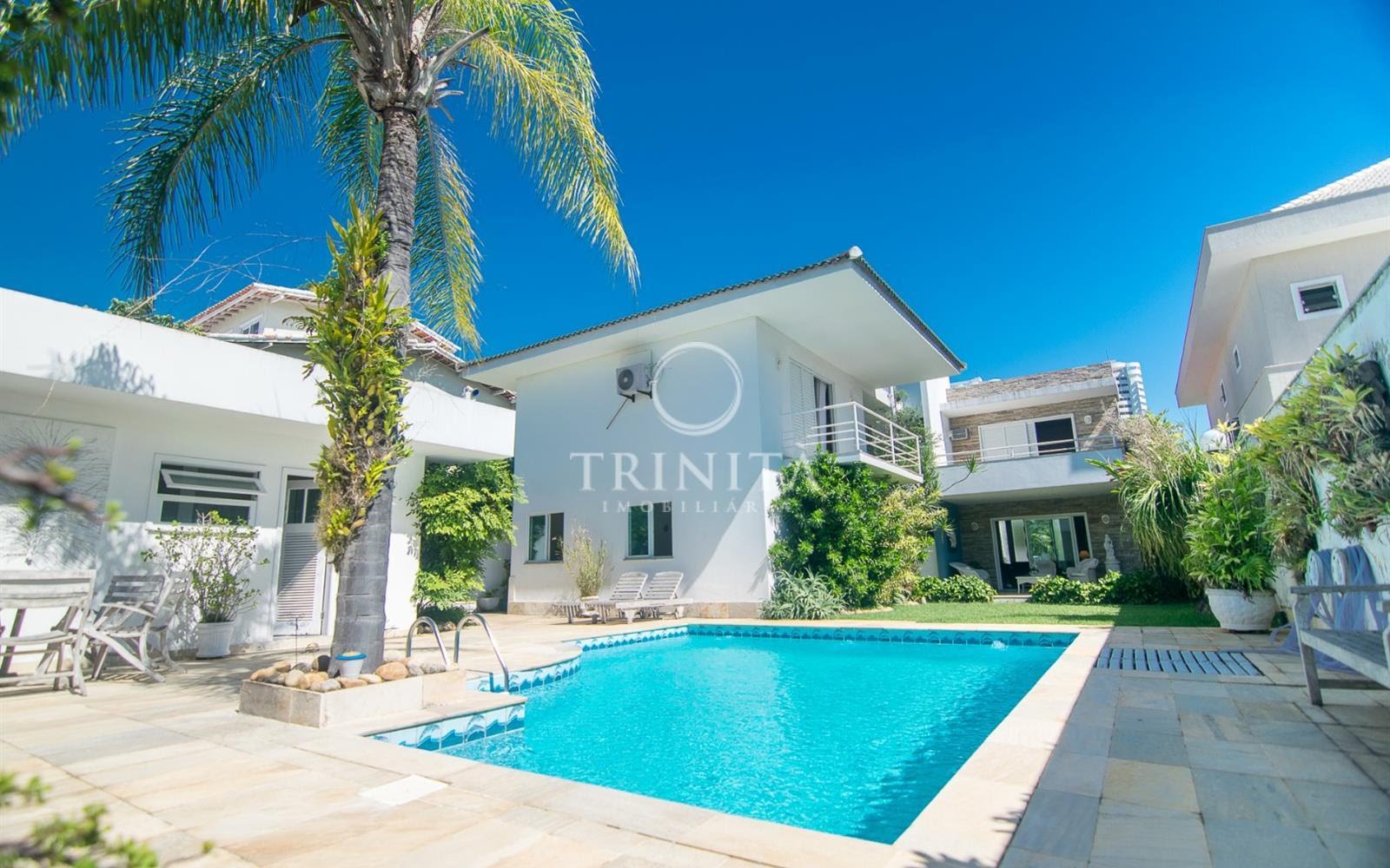 piscina-crystallake-trinitaimoveis