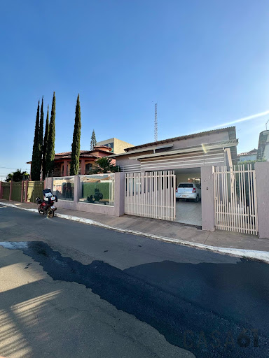 Casa 4 Quartos em Vicente Pires - Rua 12 vazado para rua 10
