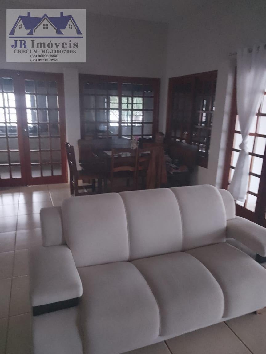 Casa à venda com 3 quartos, 1 suíte, 2 vagas e 300m² no Monte Castelo, Piranguçu (MG) — foto 4 de 25