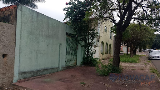 Imóvel de esquina com uso comercial e residencial Localizado no bairro Santa Fé. 