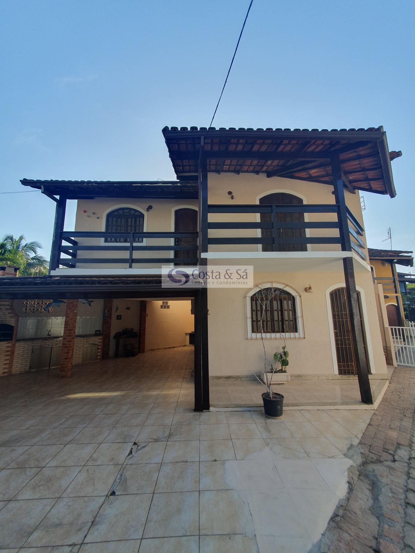 Casa à venda com 3 quartos, 2 banheiros, 2 vagas e 120m² no Costazul, Rio das Ostras — foto principal