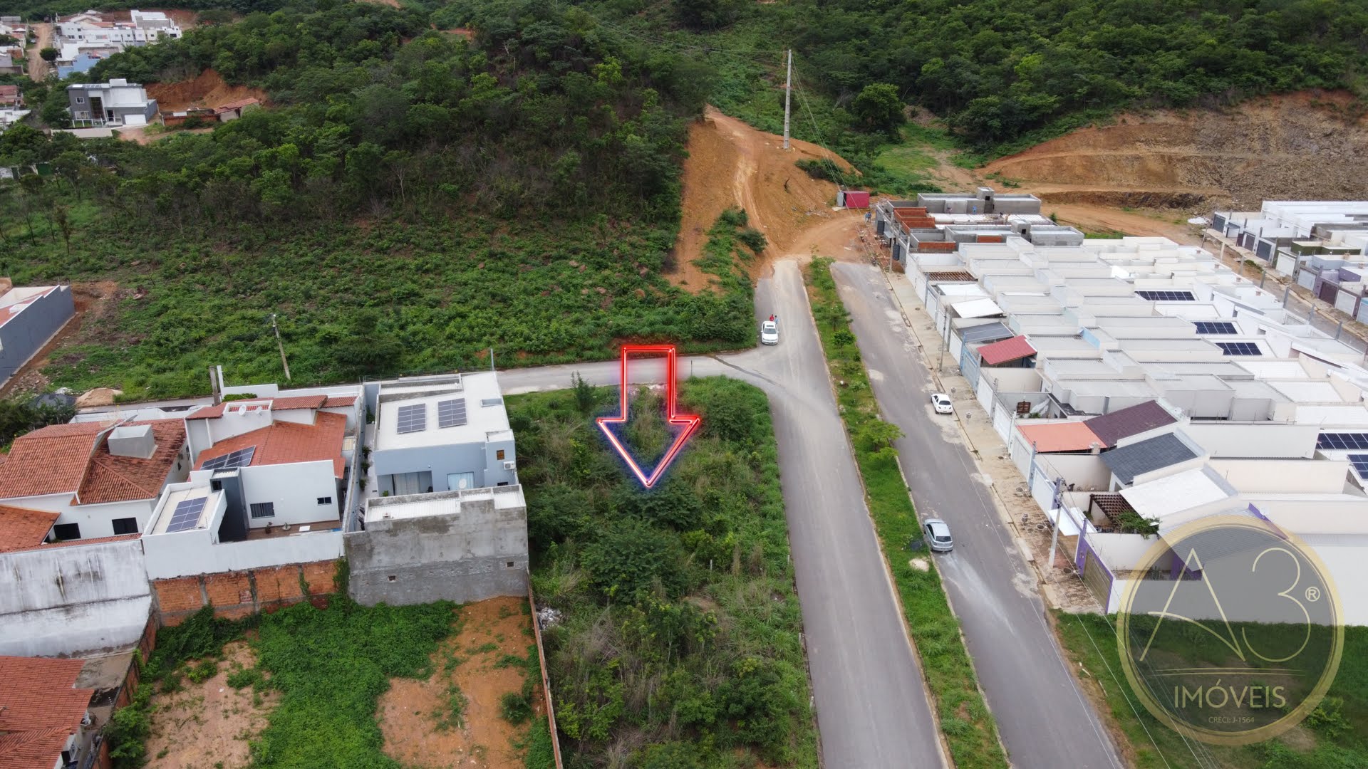Em frente a nova Avenida da Serra - Obras em andamento.