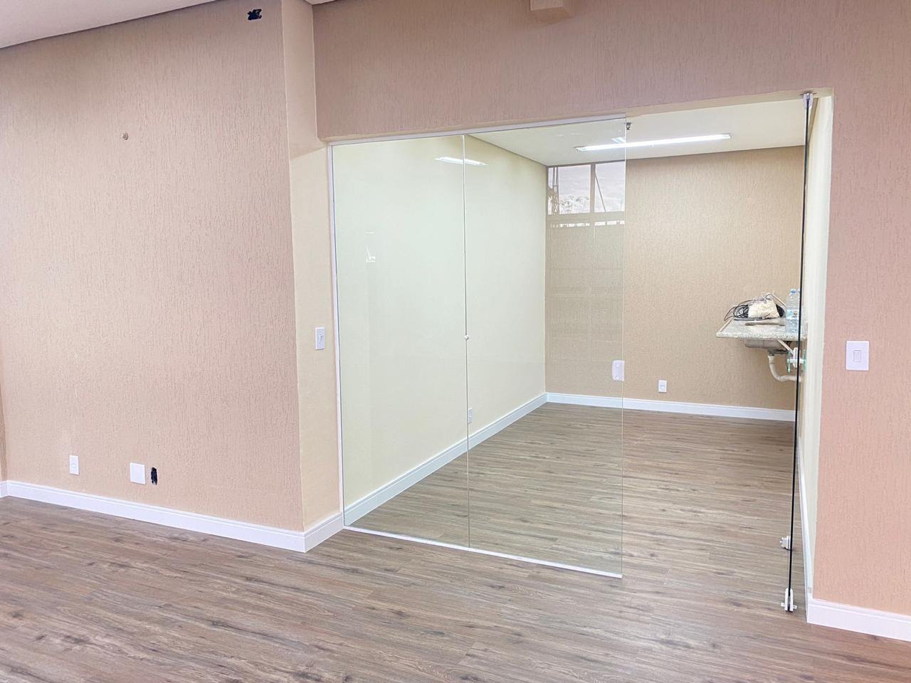 Sala Comercial à Venda ou Locação Rua Vergueiro, Vila Mariana/SP