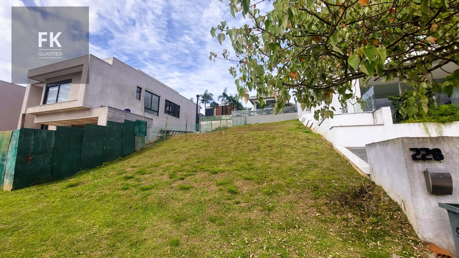 Terreno à venda com 490m² de terreno no Alphaville, Santana de Parnaíba — foto principal
