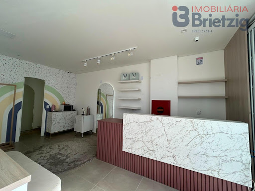 Sala comercial para locação no bairro Saguaçú, por R$3.000 + taxas/mensal! 