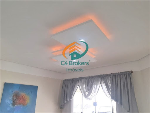 Teto com luminária neon