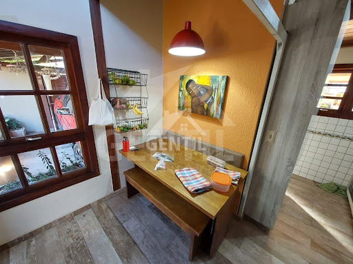 Casa com Área Gourmet e 6 Vagas no Centro de Cajamar