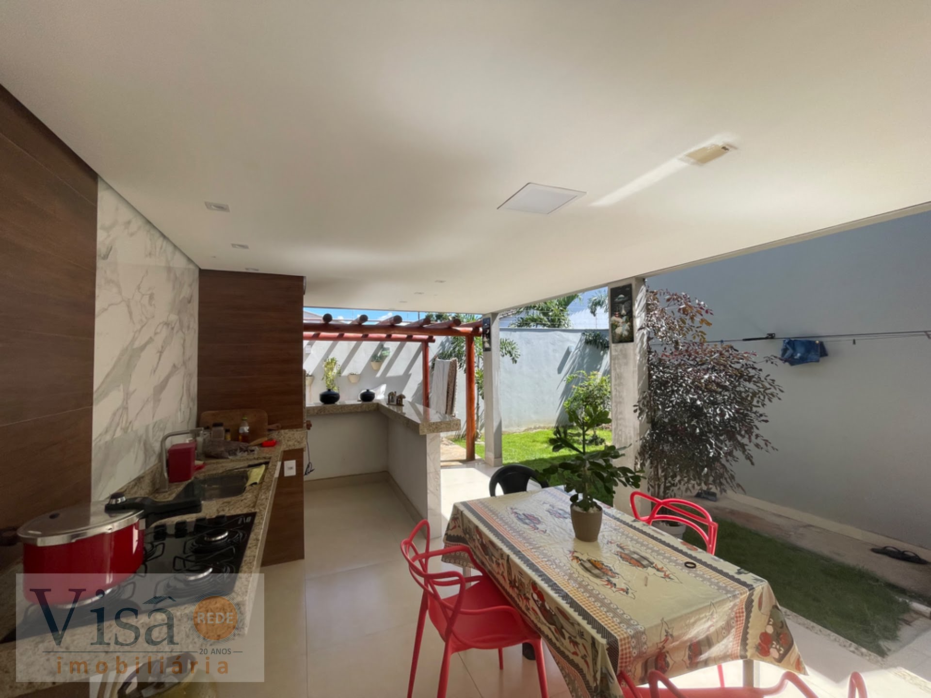 Casa à venda com 3 quartos, 2 suítes, 2 vagas e 250m² no Jardim Serrano, Paracatu (MG) — foto 10 de 30