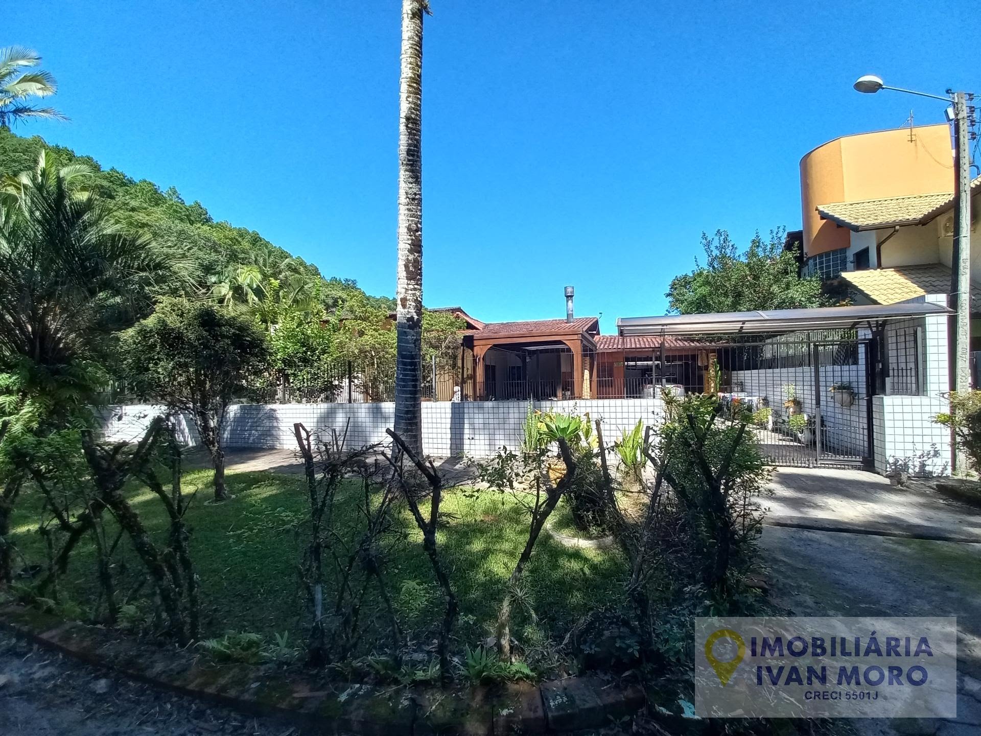 Casa à venda com 5 quartos, 2 suítes, 4 vagas e 219m² no Daniela, Florianópolis (SC) — foto 2 de 30