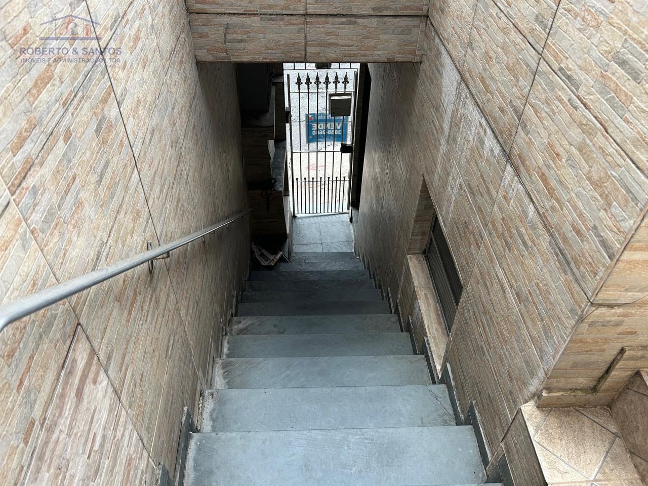 Escadas de acesso a casa