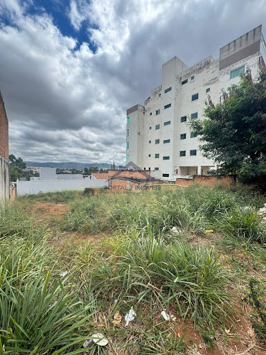 Lote / Terreno no Bairro Iporanga  -  Sete Lagoas