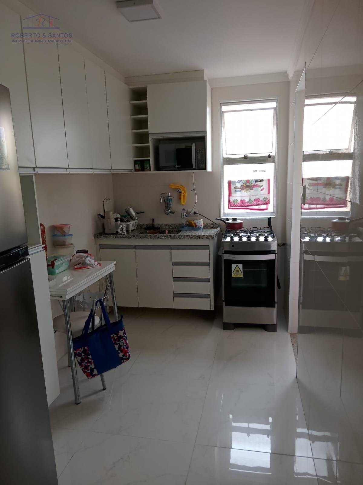 Cozinha com armários