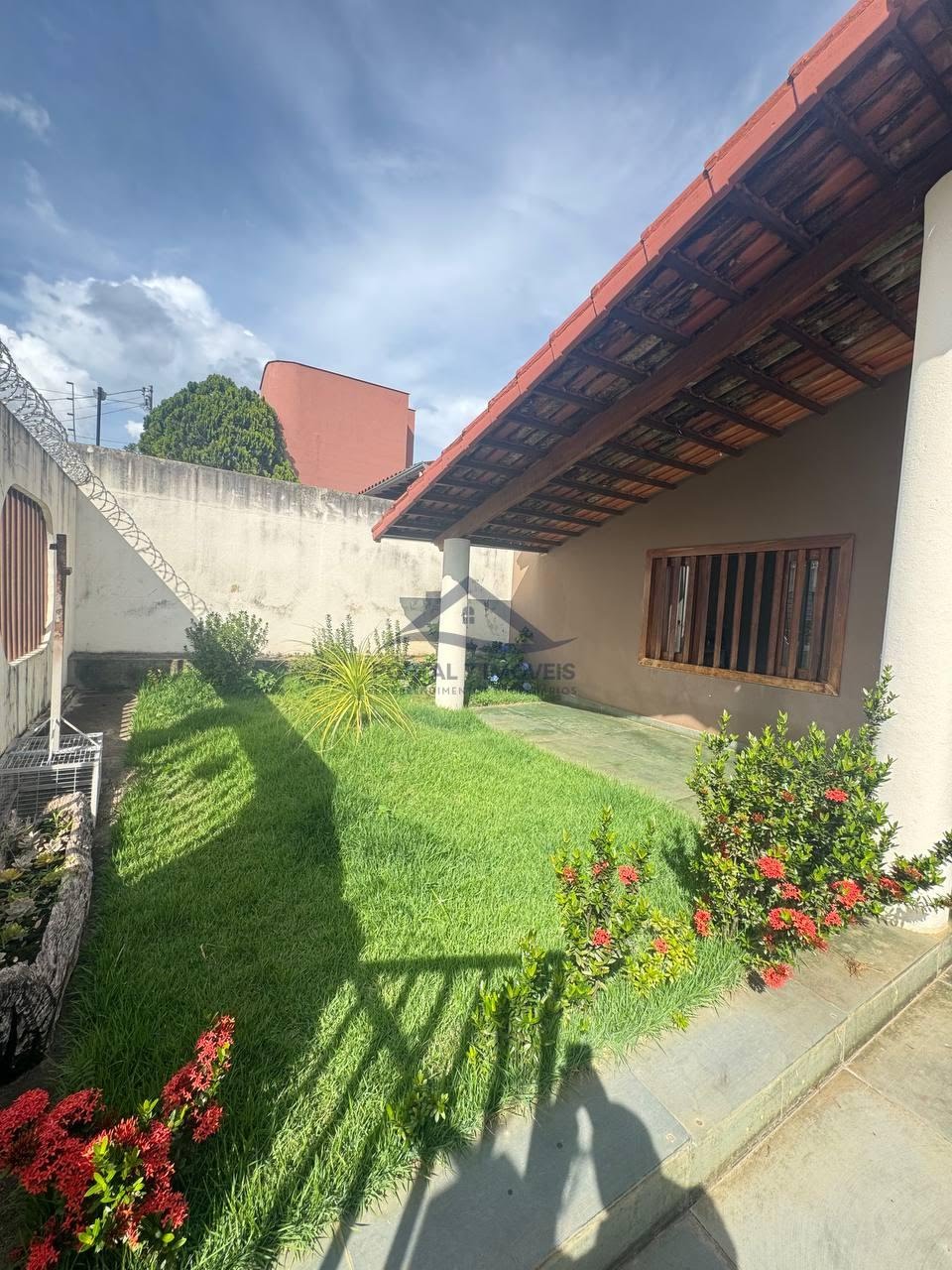 Casa à venda com 3 quartos, 1 suíte, 4 vagas e 360m² no Jardim Arizona, Sete Lagoas (MG) — foto 2 de 16