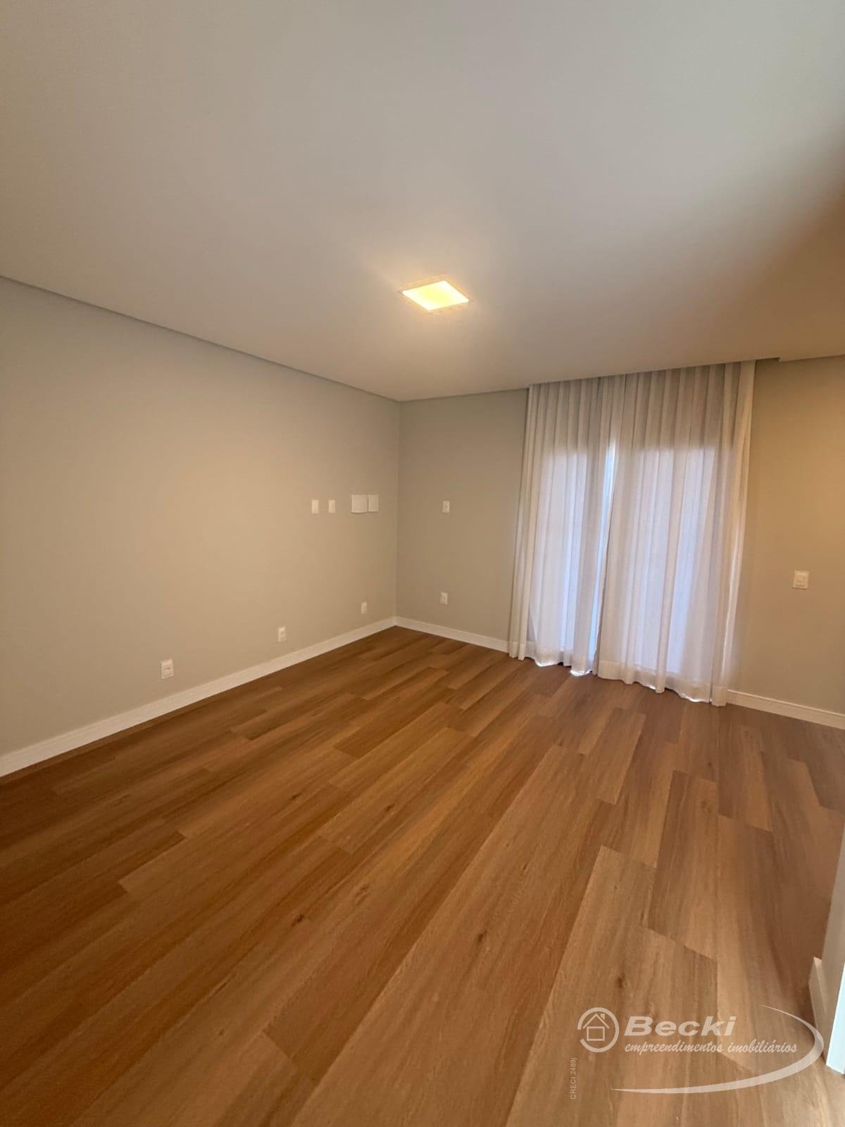 Casa à venda com 3 quartos, 1 suíte, 2 vagas e 179m² no América, Joinville (SC) — foto 16 de 19