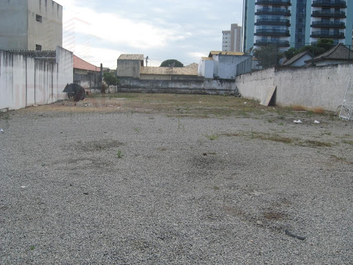 FUNDOS DO TERRENO