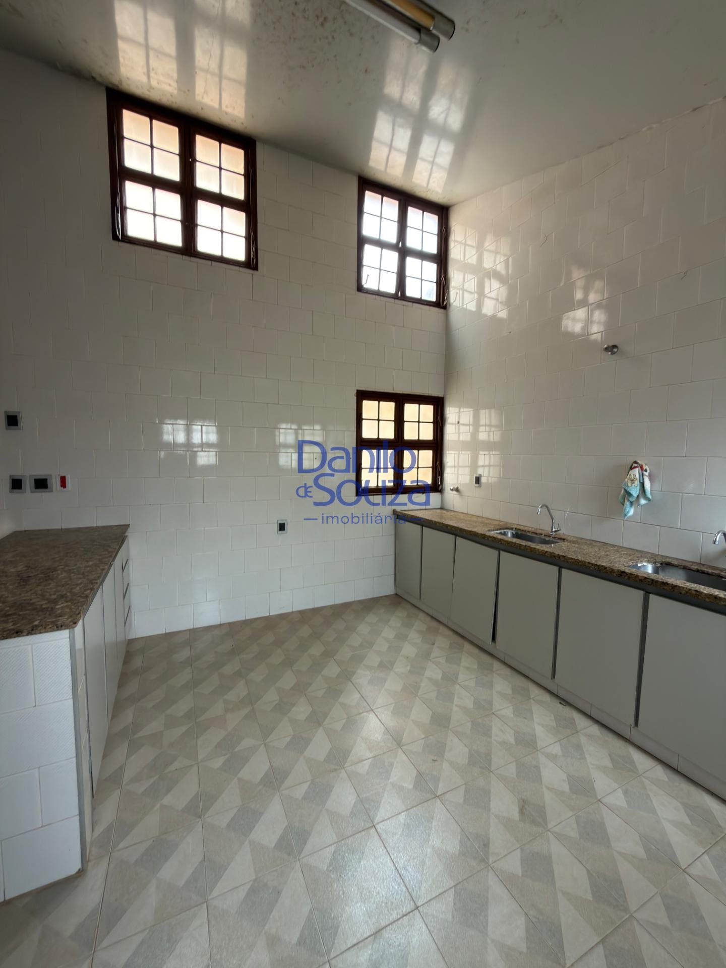 Casa à venda com 4 quartos, 3 suítes, 2 vagas e 344m² no São Cristóvão, Araxá (MG) — foto 8 de 29