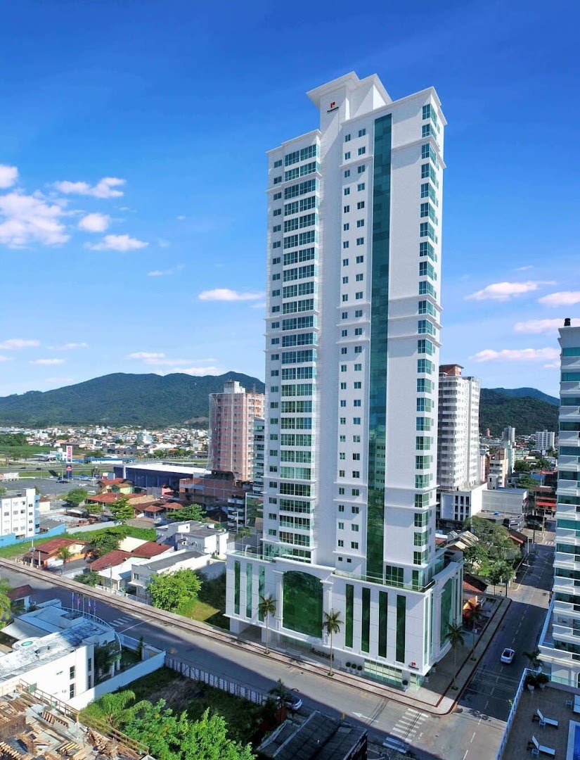 Apartamento à venda com 3 quartos, 4 banheiros, 2 vagas e 175m² no Meia Praia, Itapema — foto principal