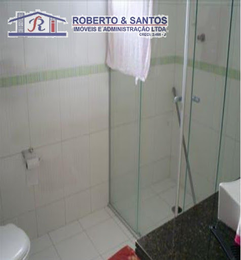Banheiro completo com box de vidro