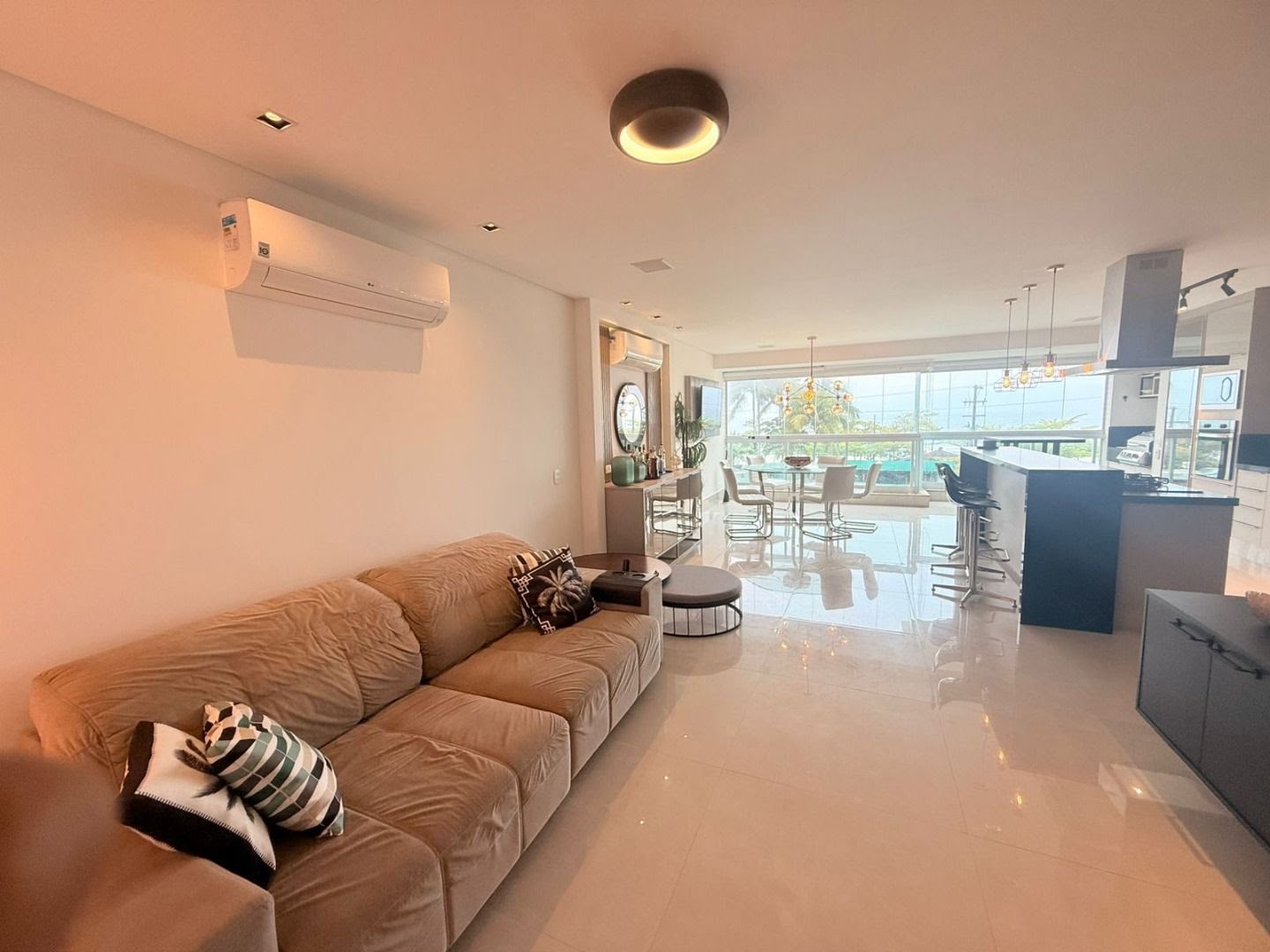 Apartamento à venda com 3 quartos, 4 banheiros, 3 vagas e 150m² no Praia Grande, Ubatuba (SP) — foto 3 de 6