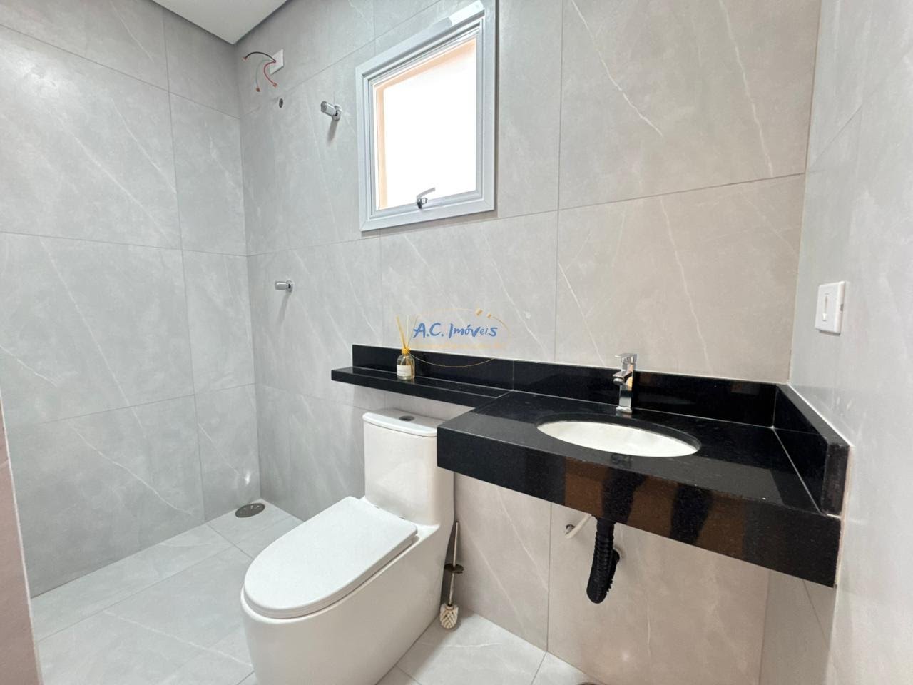 Casa à venda com 3 quartos, 2 suítes, 2 vagas e 115m² no Guilhermina, Praia Grande (SP) — foto 4 de 24