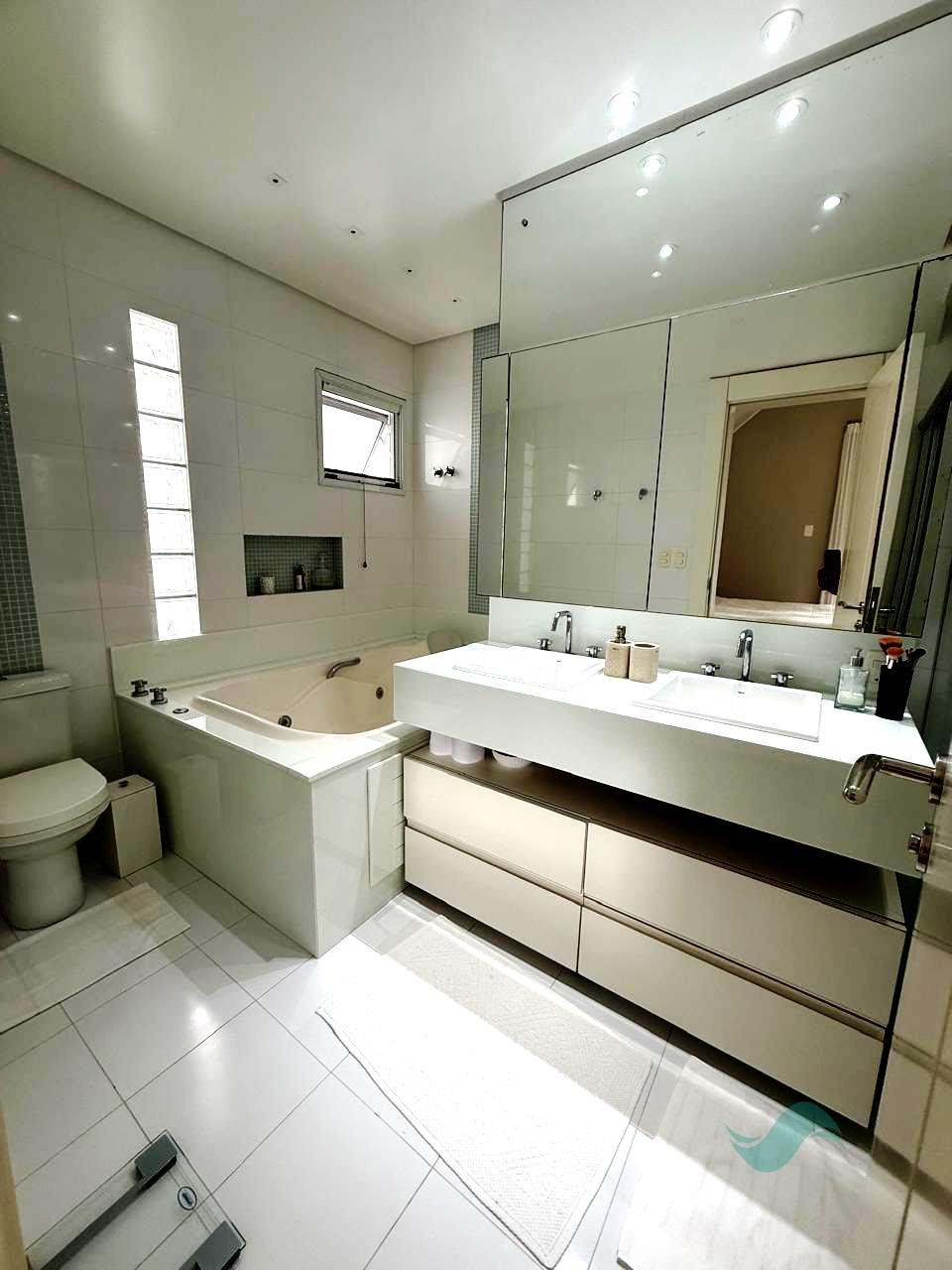 Casa à venda com 3 quartos, 3 suítes, 2 vagas e 231m² no Jurerê Internacional, Florianópolis (SC) — foto 8 de 23