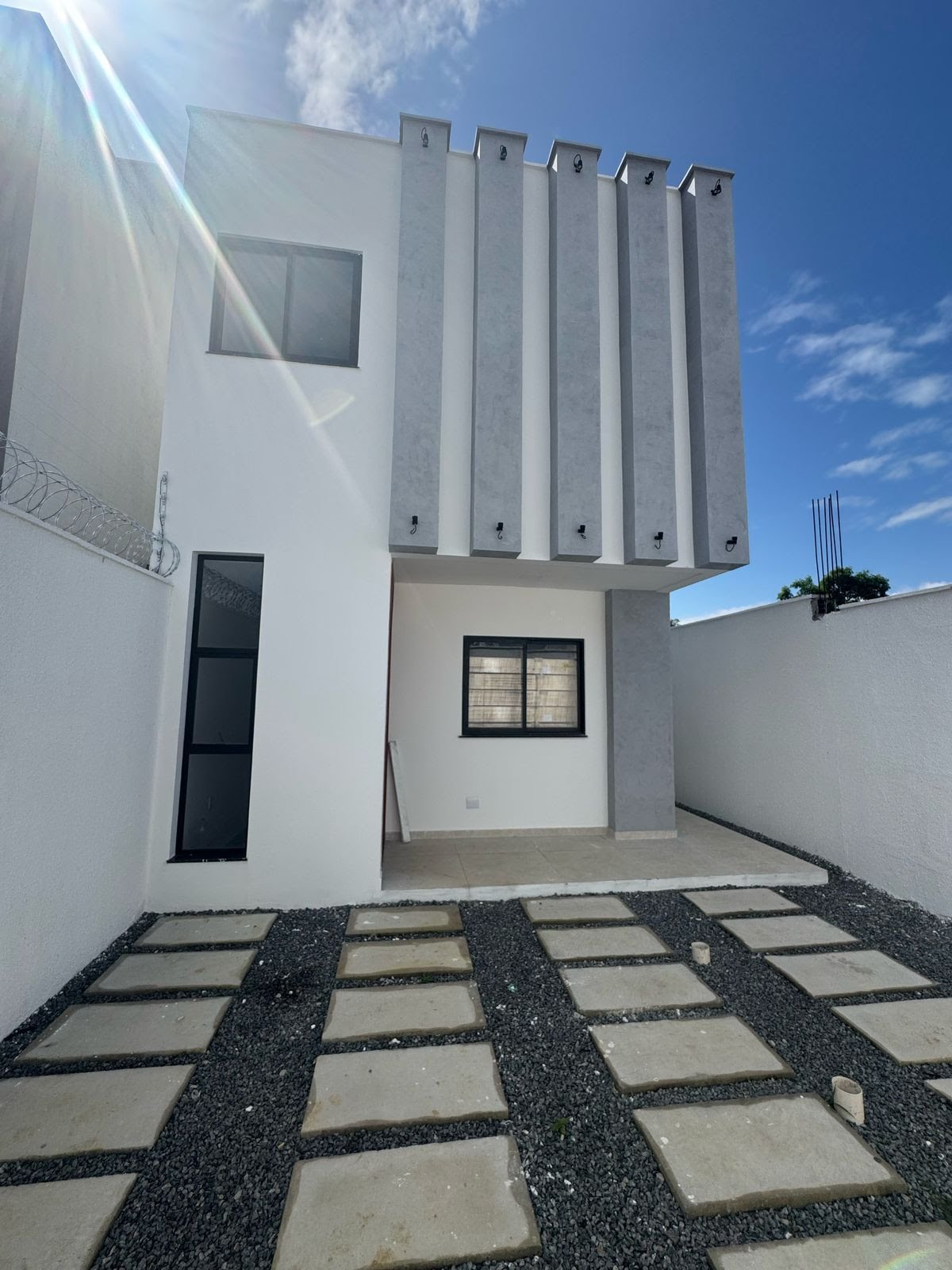 Casa à venda com 3 quartos, 3 suítes, 2 vagas e 165m² no Sim, Feira de Santana (BA) — foto 2 de 9