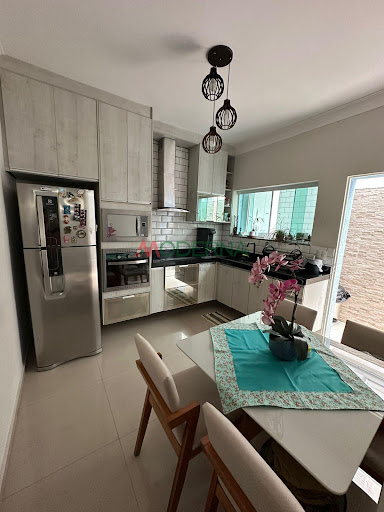 Sobrado à venda em Paulicéia SBC, 2 dormitórios, 150m² - R$615mil