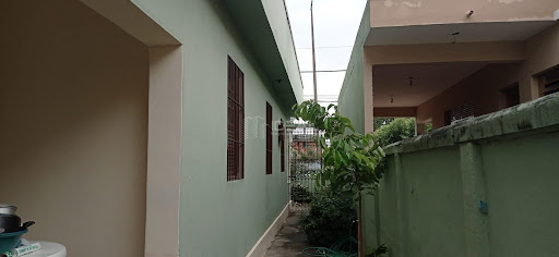 Ótima casa para fins residenciais ou comerciais, toda gradeada, com 3 quartos, 02 banheiros, sala cozinha, garagem para 02 carros cód. 15906