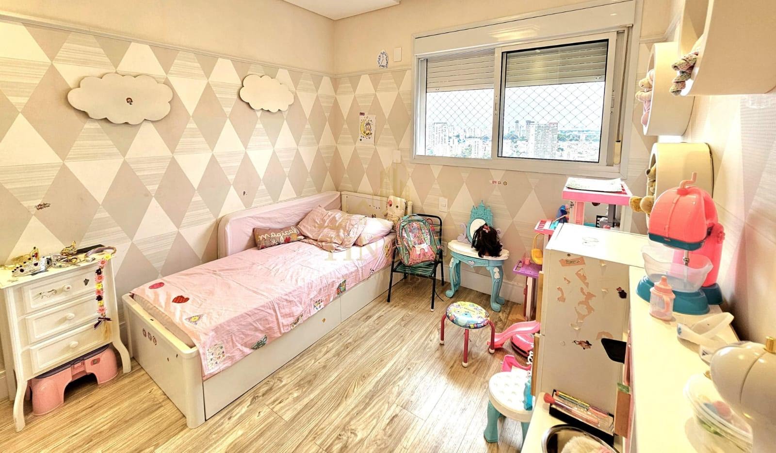 Apartamento com 3 suítes 
