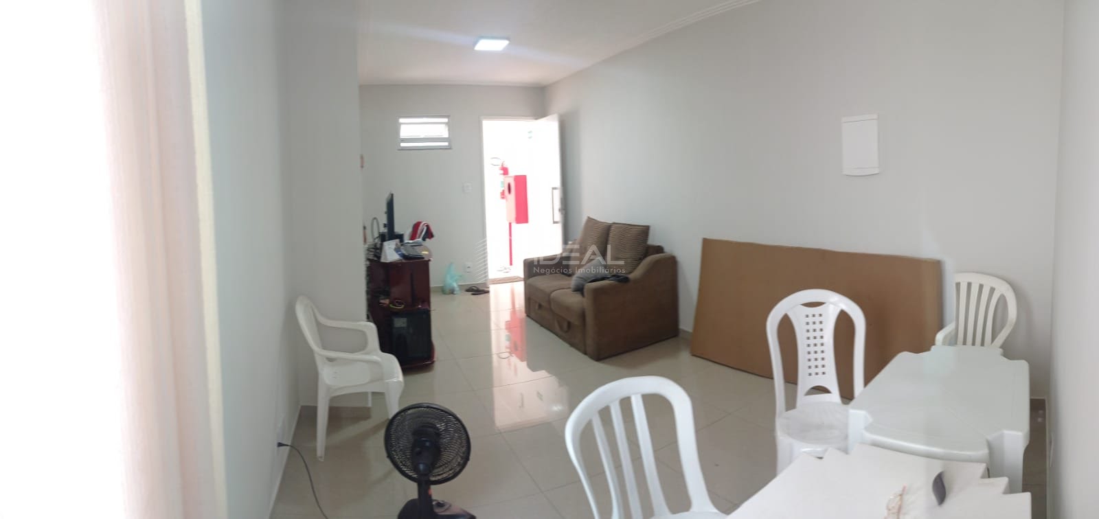 Vendo 04 apartamentos de 01 quarto no centro, sendo 02 com sacada e 02 com pequena área externa de ventilação cod 16414
