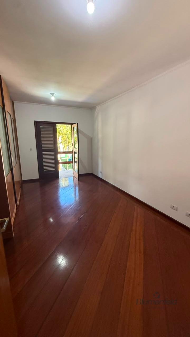 Casa para alugar com 3 quartos, 2 suítes, 3 vagas e 200m² no Condomínio Arujazinho IV, Arujá (SP) — foto 16 de 30
