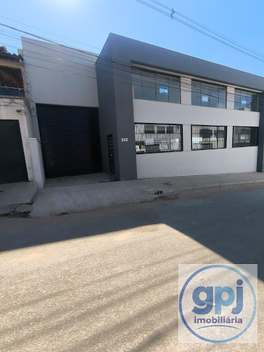 Galpão para Locação em Nova Serrana | 1112m² e 4 Banheiros
