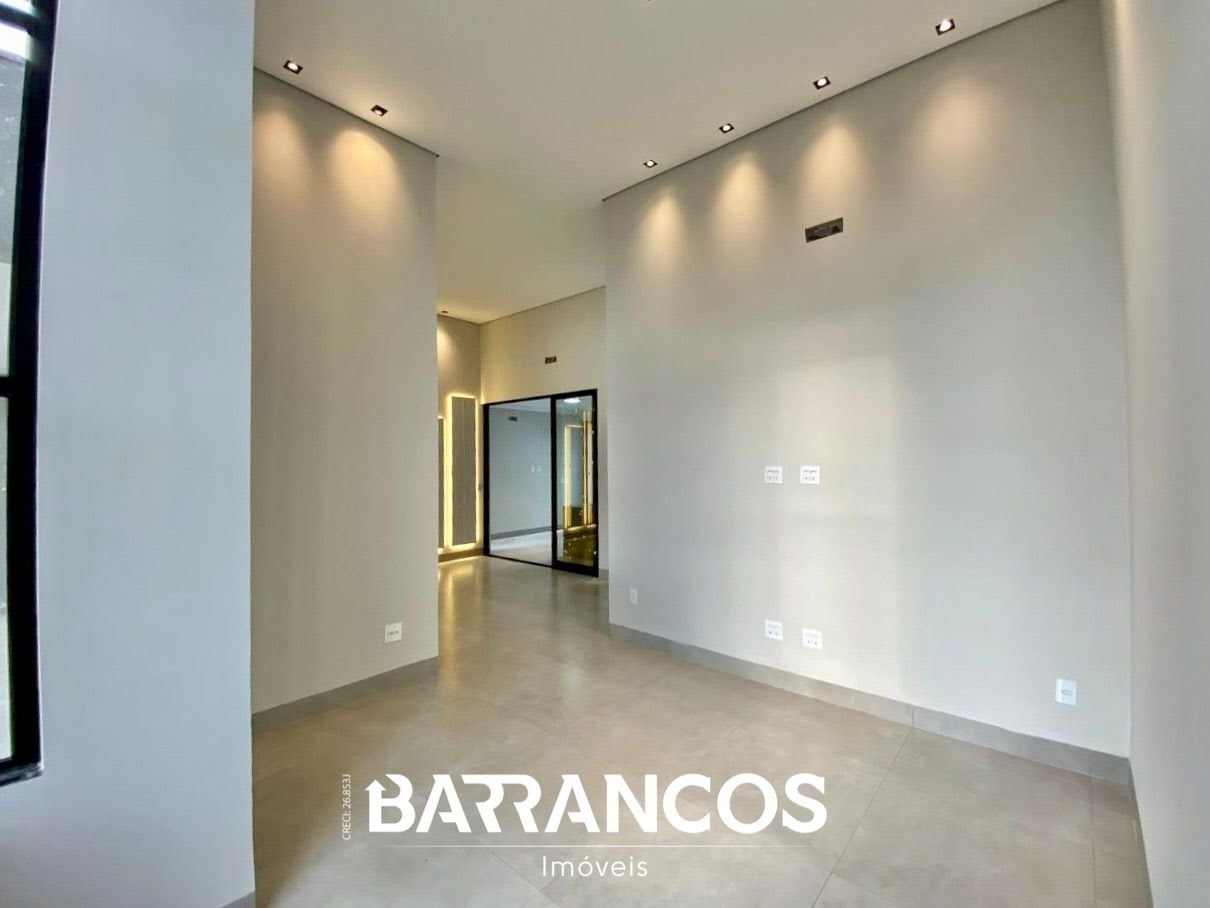 Sala com pé direito alto