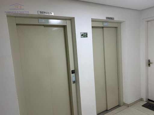 2 elevadores modernos