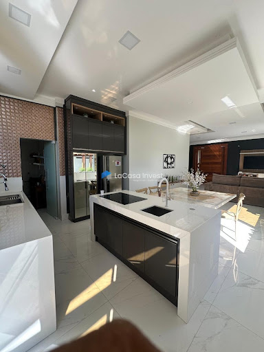 Casa à Venda em Outeiro São Francisco: 4 Suítes, 350m² – Porto Seguro