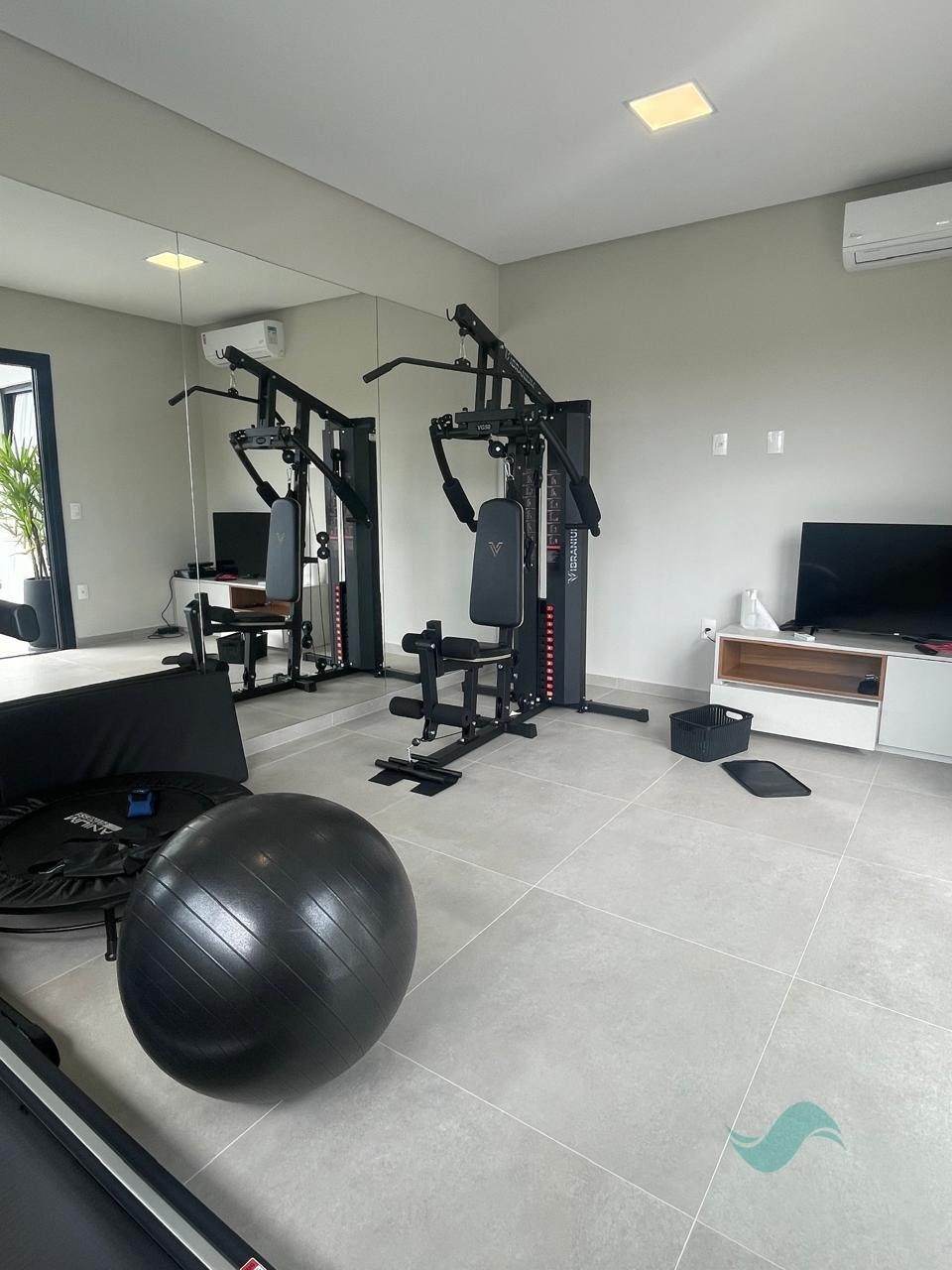 Casa à venda com 5 suítes, 3 vagas e 410m² no Jurerê Internacional, Florianópolis (SC) — foto 13 de 27