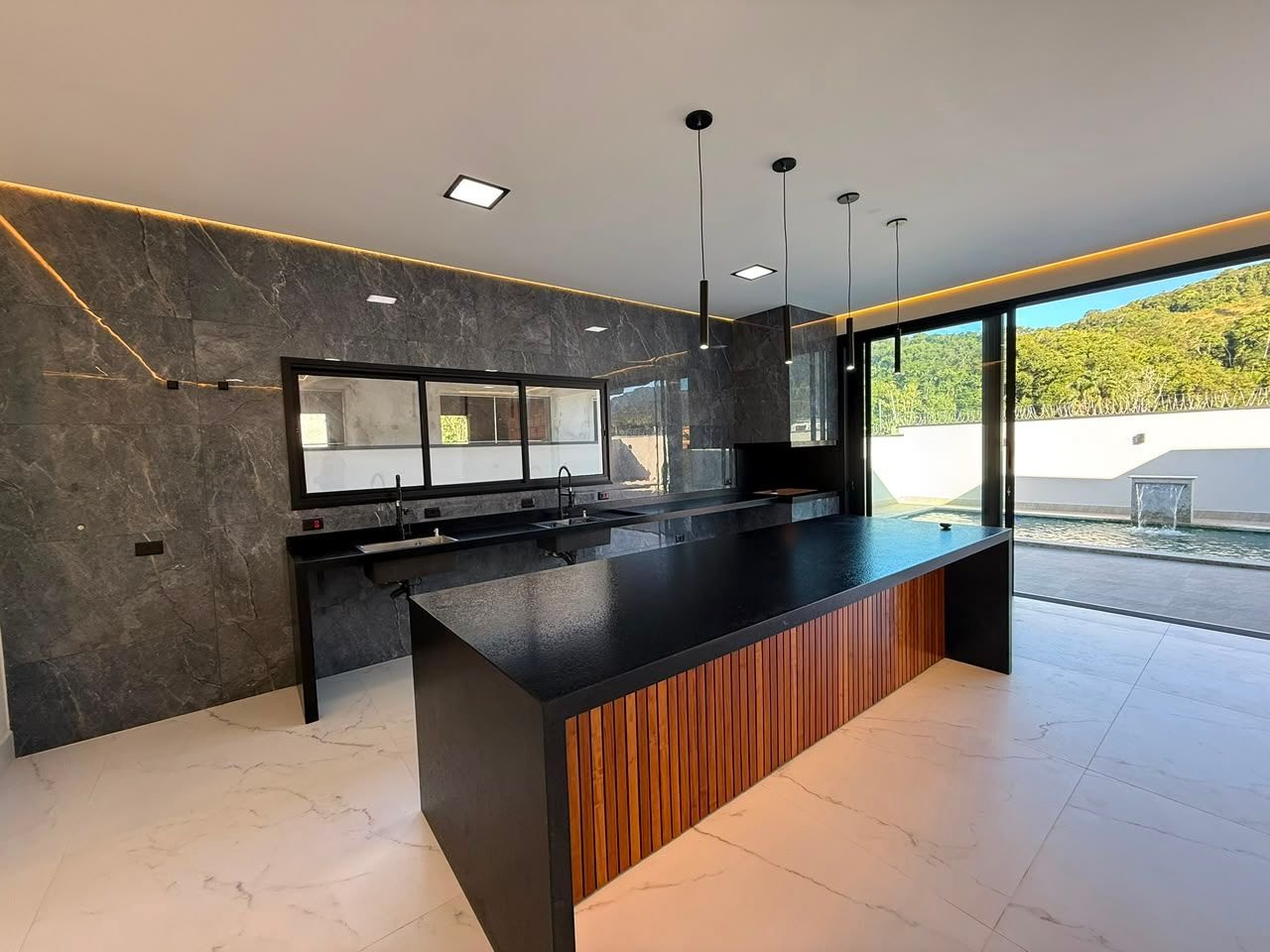 Casa à venda com 3 quartos e 285m² no Jardim Carolina, Ubatuba (SP) — foto 6 de 22