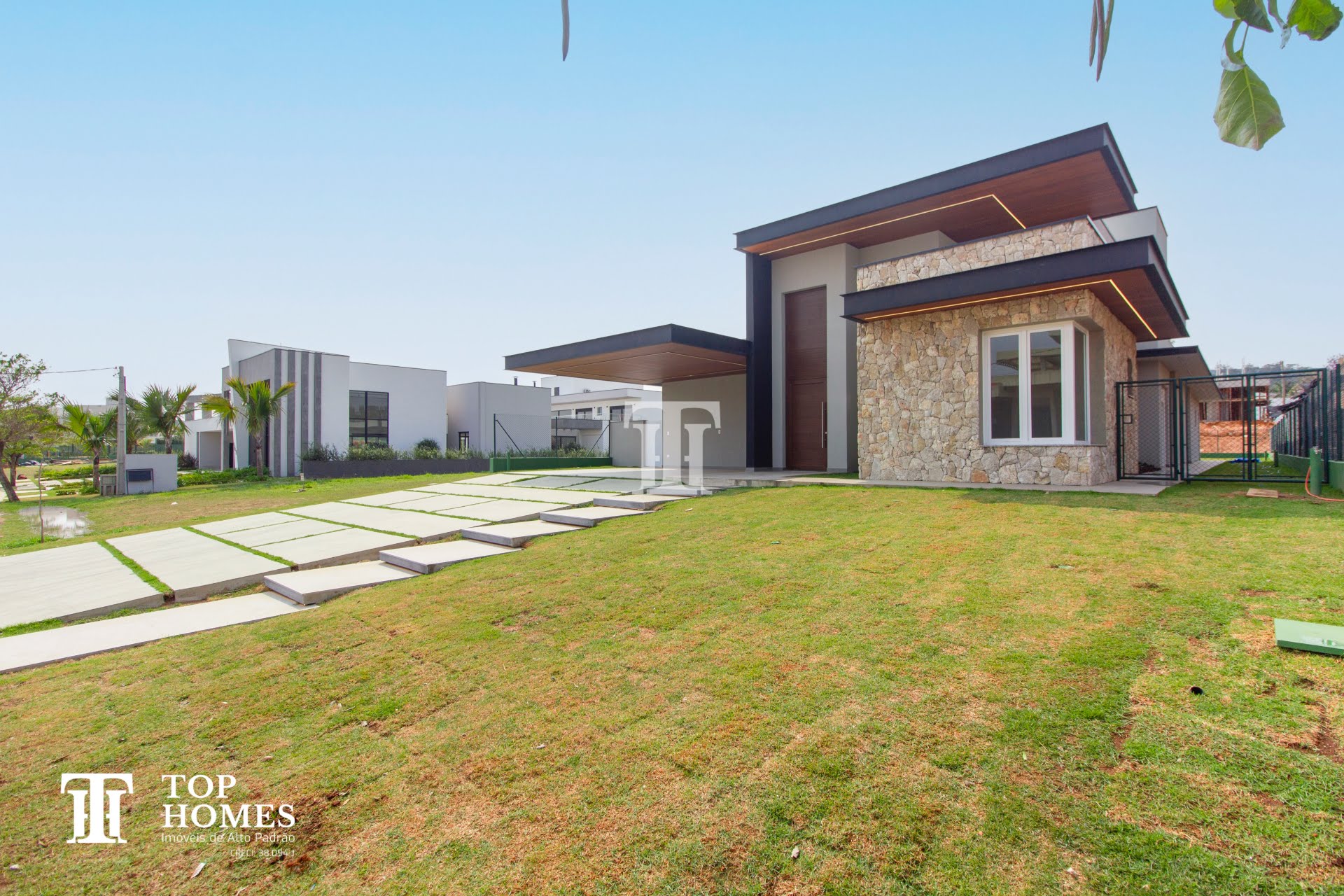 Casa térrea de alto padrão à venda no condomínio Portal Japy Golf Club em Cabreúva/SP