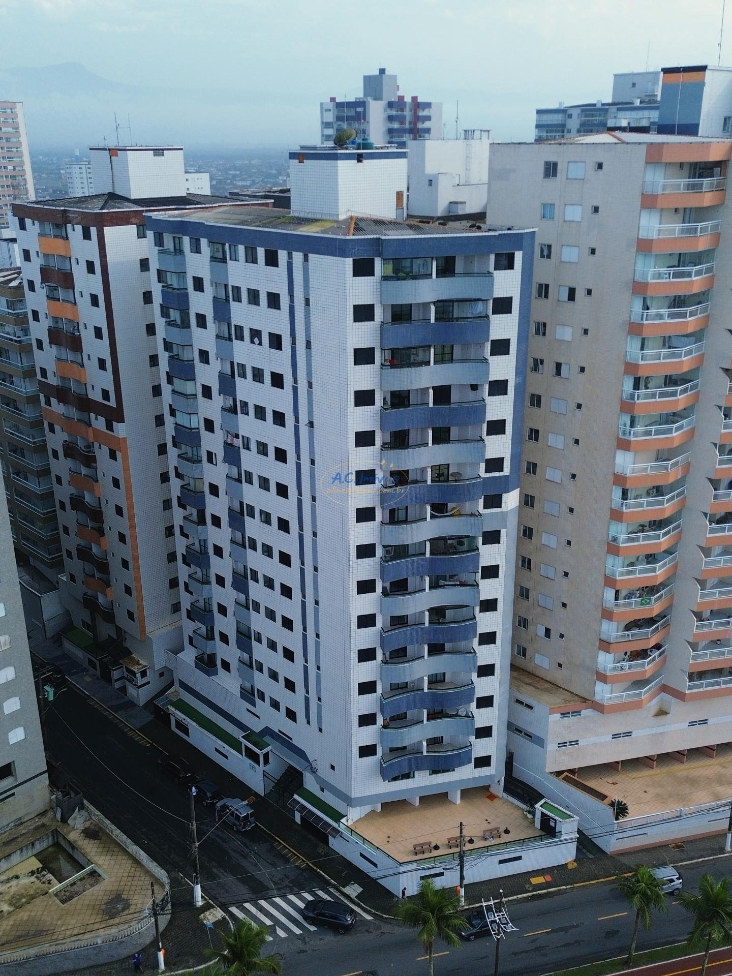 Apartamento à venda com 1 quarto, 1 banheiro, 1 vaga e 43m² no Vila Assuncao, Praia Grande (SP) — foto 2 de 16