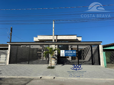 Residência Térrea, Fachada Imponente e Acabamento Alto